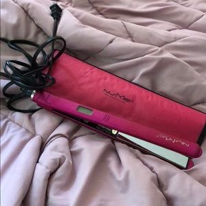 NuMe Flat Iron with pouch/mat - Fuschia